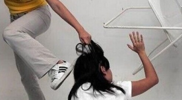 女中学生6分多钟被打38记耳光 校园暴力亟待解决!