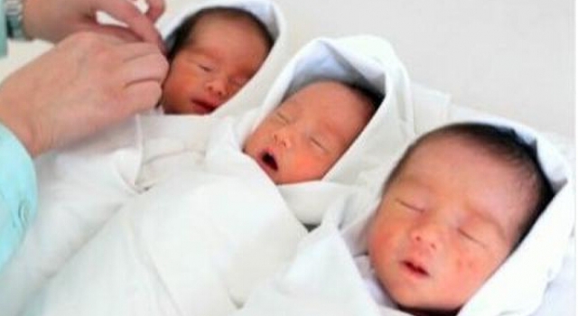 寂寞的少妇!三胞胎三个爹 趁夫出差与网友开房多两胎