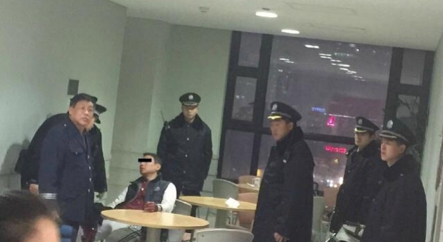 平安夜不平安:复旦女学生被捅伤 厕所抓获犯人