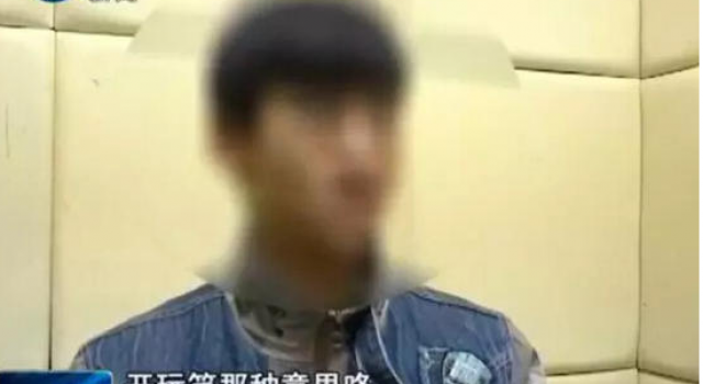 小伙约网友见面开房 嫌人家丑打消约炮想法改偷手机