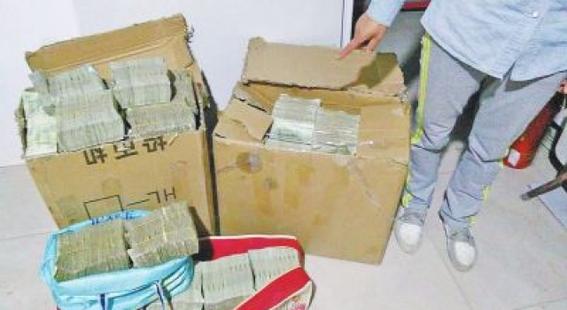 公交车撞死人赔偿30万 其中15全都是一元纸币兑换困难