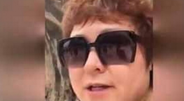 北京大姐怒骂贪心游客:你这么叼咋不把沙滩带回家