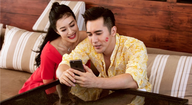 钟丽缇婚纱照曝光 与未婚夫张伦硕亲密互动尽显恩爱