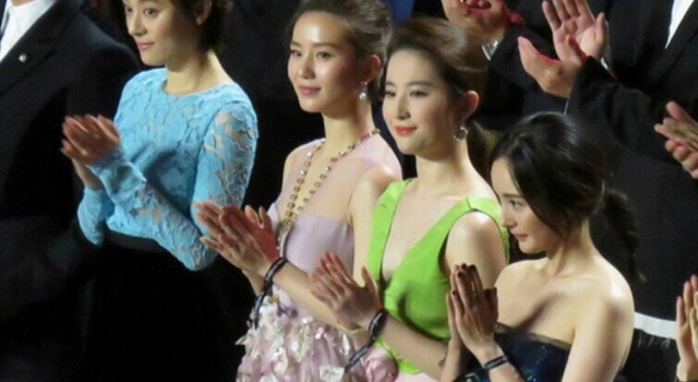 《仙剑》三美世纪同框 红配绿刘亦菲hold住了!