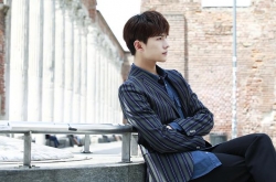 太拼!《武动乾坤》杨洋伤痕累累 穿高领长袖遮伤