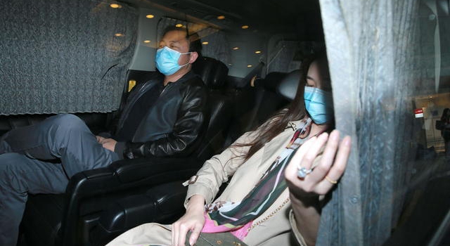 吴佩慈怀第三胎? 吴佩慈戴巨钻和富商男友赴医