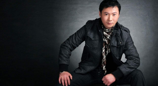 李文乐化身正义使者 身着警服魅力四射