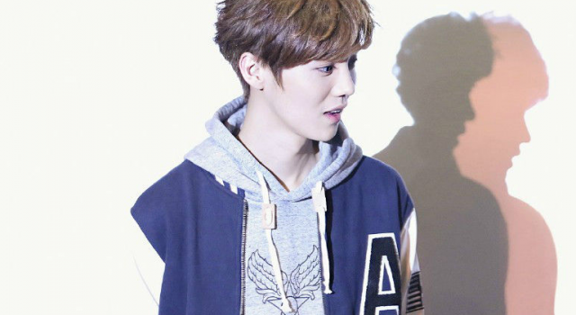 跑男新一期王嘉尔叫鹿晗起床 傻狍子一脸天真“我在哪”