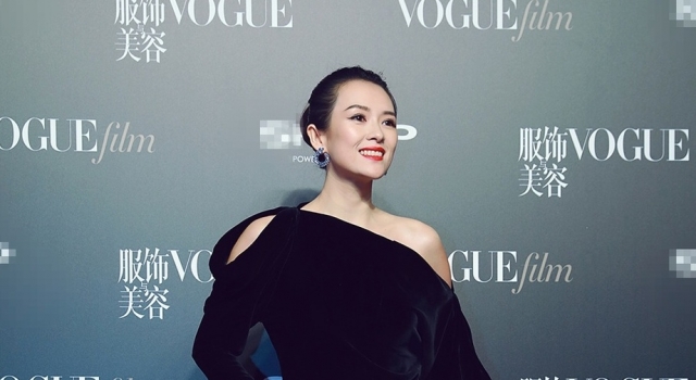 章子怡压轴走上红毯秀身材 辣妈容光焕发气场足