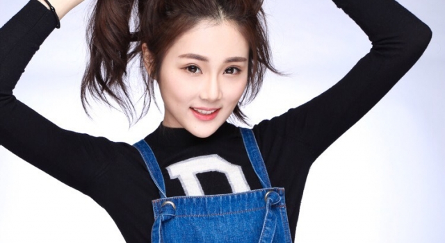 张凯丽女儿张可盈曝光 颜值逆天履历惊人