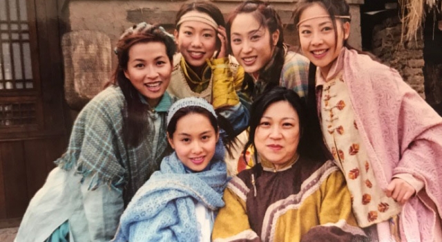 回忆杀!陈法蓉晒韦小宝与众美女老婆旧照
