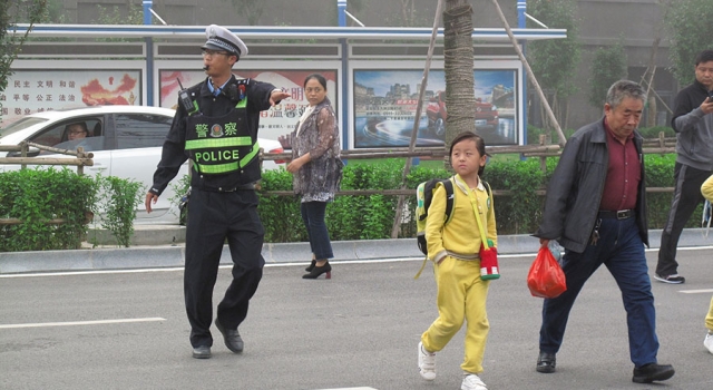 陕西90后交警走红网络 原因竟然是这个
