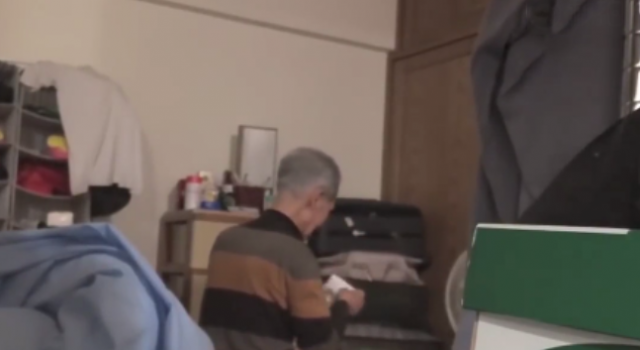 兄弟谎称要去刺青爷爷抹泪 有个玻璃心爷爷是什么体验