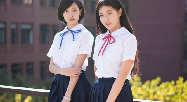 杭州小学万元校服 小学生定制校服价格上万遭家长吐槽网友热议