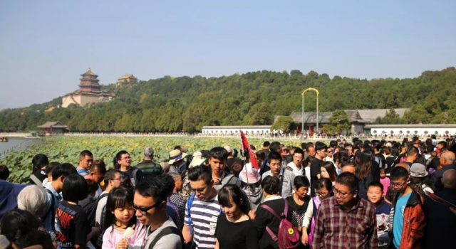 国庆四天游客5.02亿 各大旅游景点人口爆满