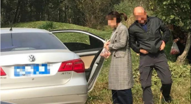 野生动物园摘山楂怎么回事?冒着生命危险就为了吃山楂?