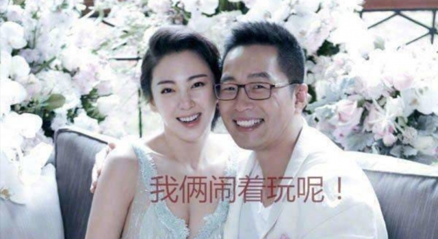 张雨绮 袁巴元牵手逛街疑似和好 离婚是逗着玩?