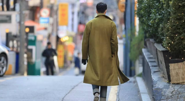 男士羊绒大衣变身大Boss 换上又薄又暖的羊绒大衣!
