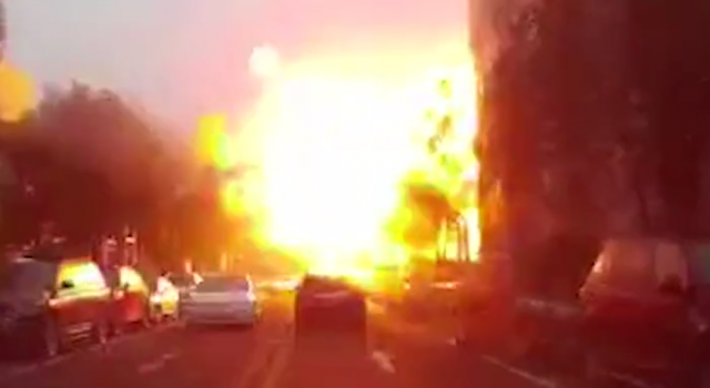 苏州一小区爆炸怎么回事?瞬间把楼下大街都照亮了?