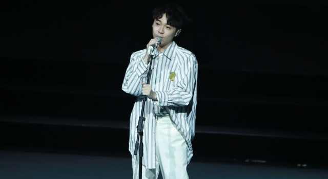 吴青峰比李荣浩还狠 连专辑封面都自己画