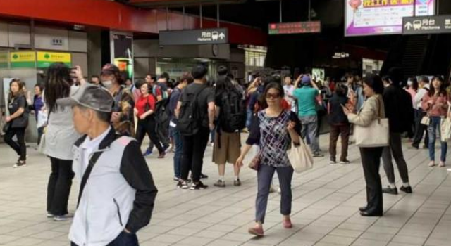 台湾莲花6.7级地震 到台湾大陆网友:出生来最大一次!