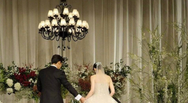 秋瓷炫于晓光婚礼甜蜜曝光!洪世贤去参加品如婚礼了!