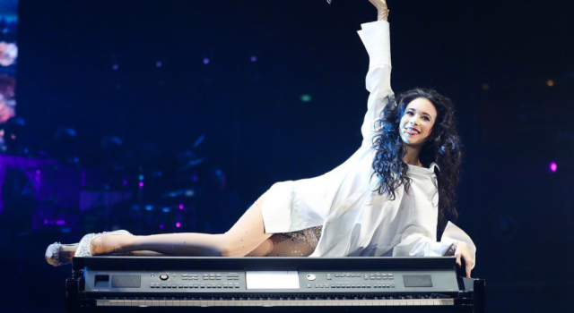 摄影师拍莫文蔚太专注落水 都怪莫文蔚那该死的魅力