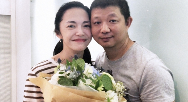 姚晨小腹隆起疑似怀三胎 深夜会友老公暖心搀扶惹人羡