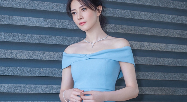 高圆圆产后近照曝光 高马尾依旧清纯 被赞辣妈