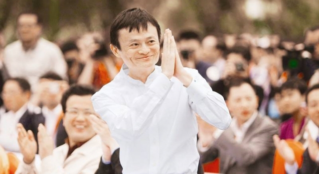 马云今日卸任 回归最初心动 任职教师将机会留给年轻人