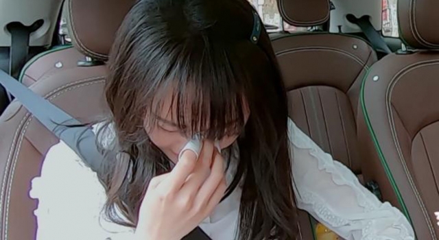 郑爽哭了 张恒却不安慰 网友:小仙女求你快分手吧