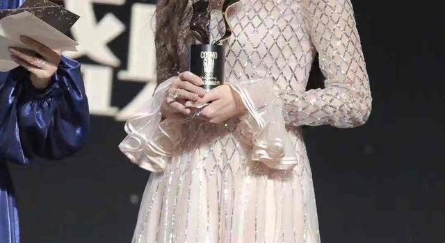 45岁林志玲穿仙女裙,一身粉色很是少女,173模特身高真吸睛