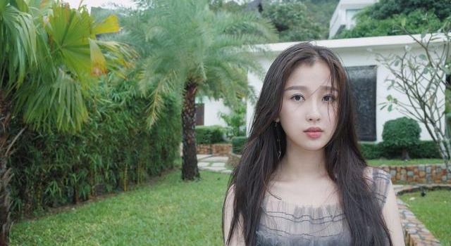 女团THE9登双十一晚会,全员“芭比粉”,网友:乡村大舞台