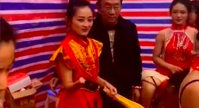 侯耀华出场30万砍到5万,网友拍手称快,大师之后为何沦落如此