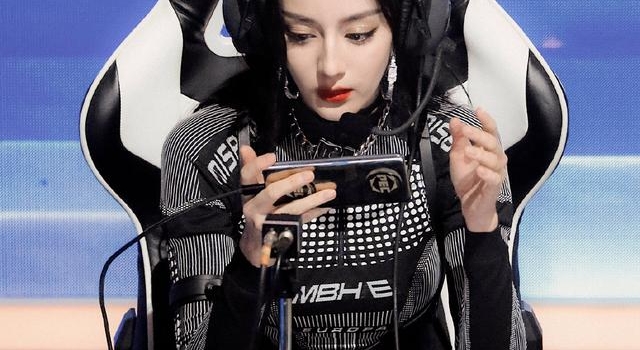 迪丽热巴游戏id曝光,自称西北孤傲的狼,网友:猛女实锤