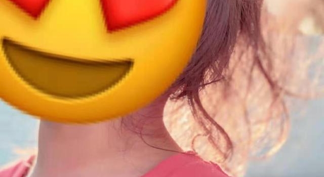 生父基因强大?张柏芝三胎小儿子近照曝光,头发偏黄卷翘不像妈妈