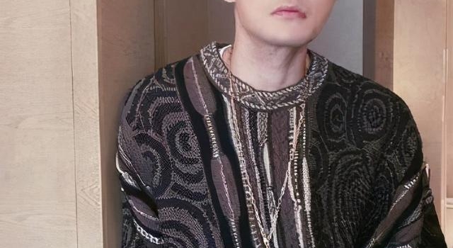 李荣浩一张图配不同文案,太好笑了!网友喊话:抓紧生孩子去