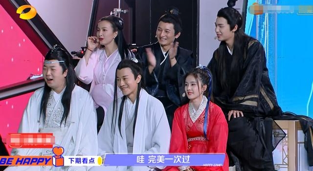 《快本》全员换古装,何炅cos李逍遥,吴昕“花千骨”太显胖