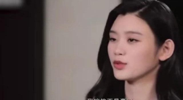 奚梦瑶回应感情问题,称自己嫁给爱情而非豪门,何猷君管教严格