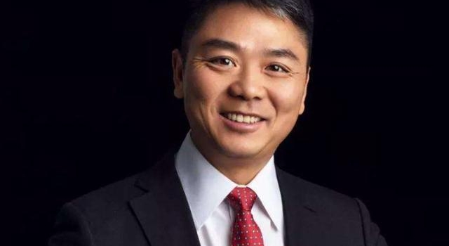 章泽天晒庆生照,此前一直在健身,网友:东哥看了瑟瑟发抖