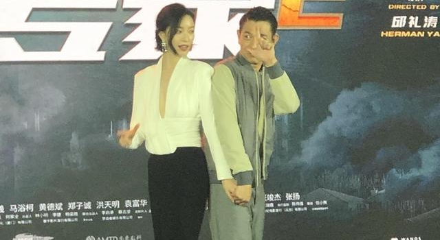 《拆弹专家2》发布会现场,说起刘德华,倪妮哭了│红星看金鸡⑦
