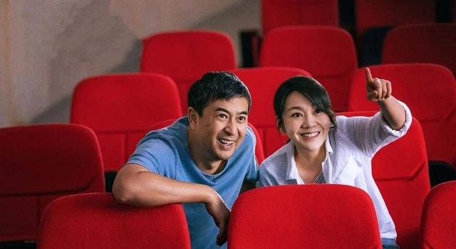 张嘉益新剧首播收视破1.44%,比剧情更抢镜的是他弯弯的脊柱