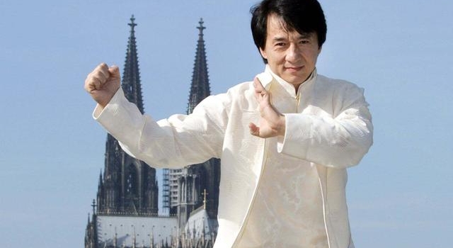 有压力?66岁的功夫巨星罕见参加商演捞金,场地简陋出场费不菲