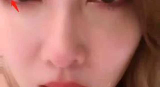 李彩桦离婚17天深夜大哭,眼睛哭出血丝,委屈抿嘴难掩悲伤情绪