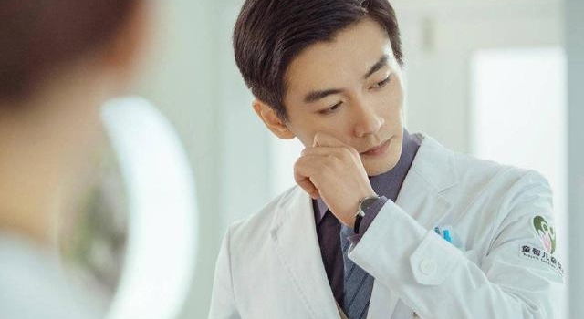 陈晓《儿科医生》剧情奇葩,女主喝汤到呕吐,陈晓再帅也遭吐槽