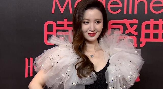 时尚盛典暴露明星真实状态:魏大勋变瘦显憔悴,唐嫣倪妮腰一样细