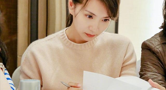 粉红女郎女主角,四十岁依旧优雅迷人,太惋惜了