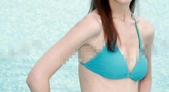 王宝强女友10年前泳装照曝光,身材出众气质清纯,宝强哥好福气