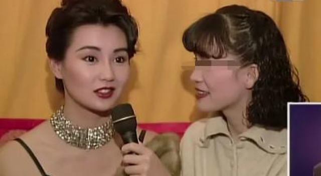 56岁张曼玉旧照罕曝,卷发吊带风情万种,历经11段感情未再嫁