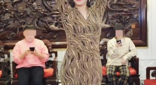 54岁老戏骨李颖秀舞姿,气质高贵身段美似20岁,曾演张翰妈妈